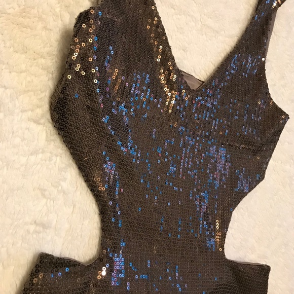 Grey sequin mini dress with cut out sides - Picture 6 of 8